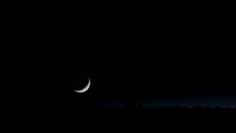 Crescent, amoled desktop wallpaper